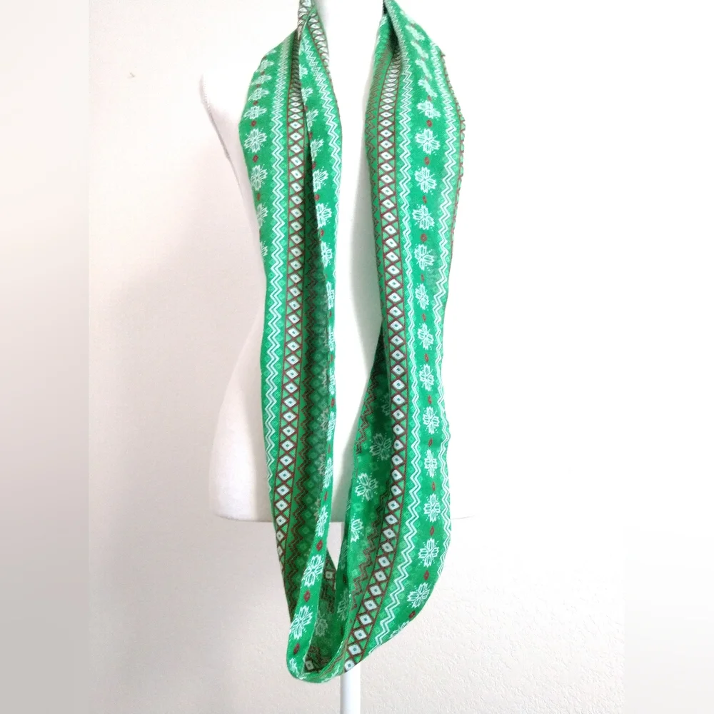 Christmas Infinity Scarf Circle Loop Fashion Scarf Green Red White